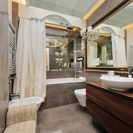 Luxury Navona By Flatinrome *