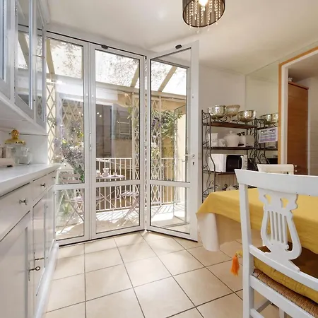 Luxury Navona By Flatinrome *