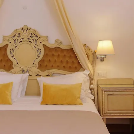 Luxury Navona By Flatinrome