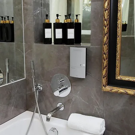 Luxury Navona By Flatinrome