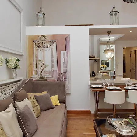 Luxury Navona By Flatinrome